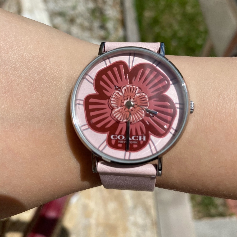 BUNDLE ‼️‼️✅✅ Coach floral watch +an item extra